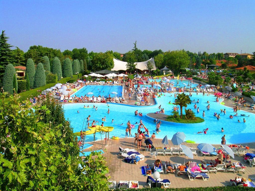 Albatross Mobile Homes On Camping Bella Italia Peschiera del Garda Exterior photo